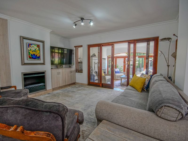 Spacious and Attractive Townhouse in Exclusive Estate! - Photo 6
