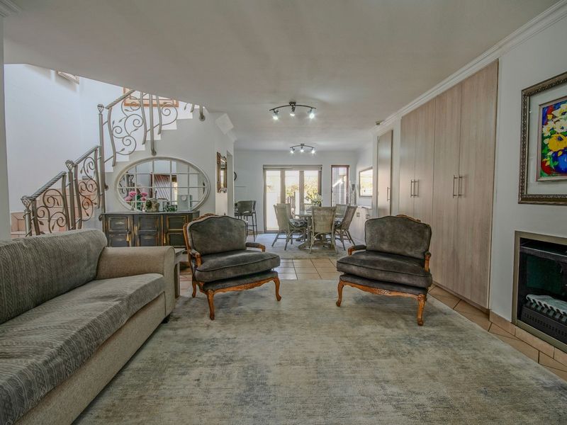 Spacious and Attractive Townhouse in Exclusive Estate! - Photo 5