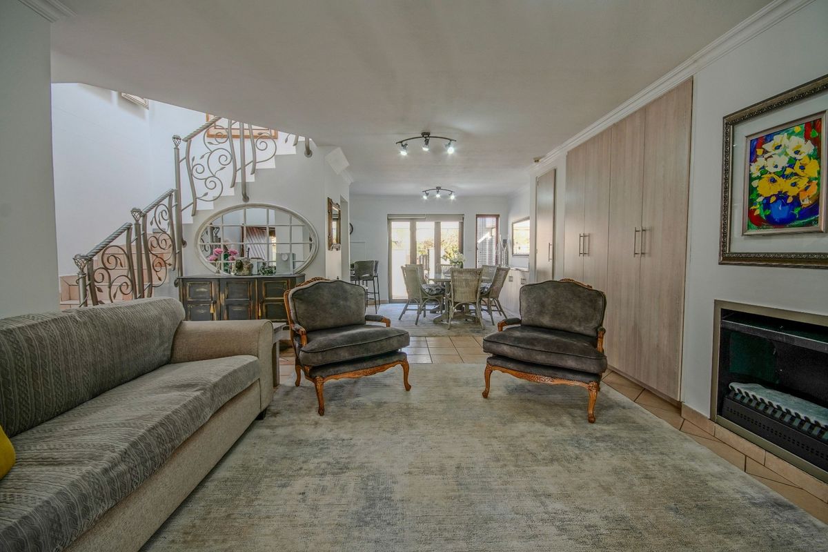 Spacious and Attractive Townhouse in Exclusive Estate! - Photo 5