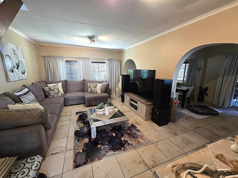 House For Sale in Magalieskruin, Pretoria - Photo 9