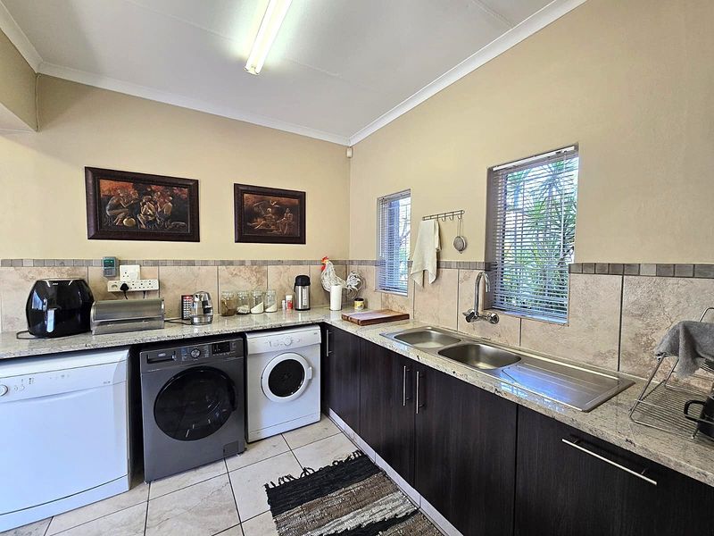 House For Sale in Magalieskruin, Pretoria - Photo 7