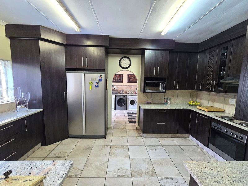 House For Sale in Magalieskruin, Pretoria - Photo 4