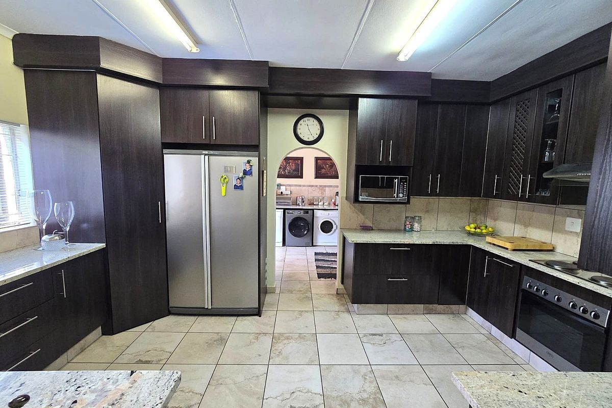 House For Sale in Magalieskruin, Pretoria - Photo 4