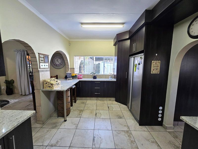 House For Sale in Magalieskruin, Pretoria - Photo 5