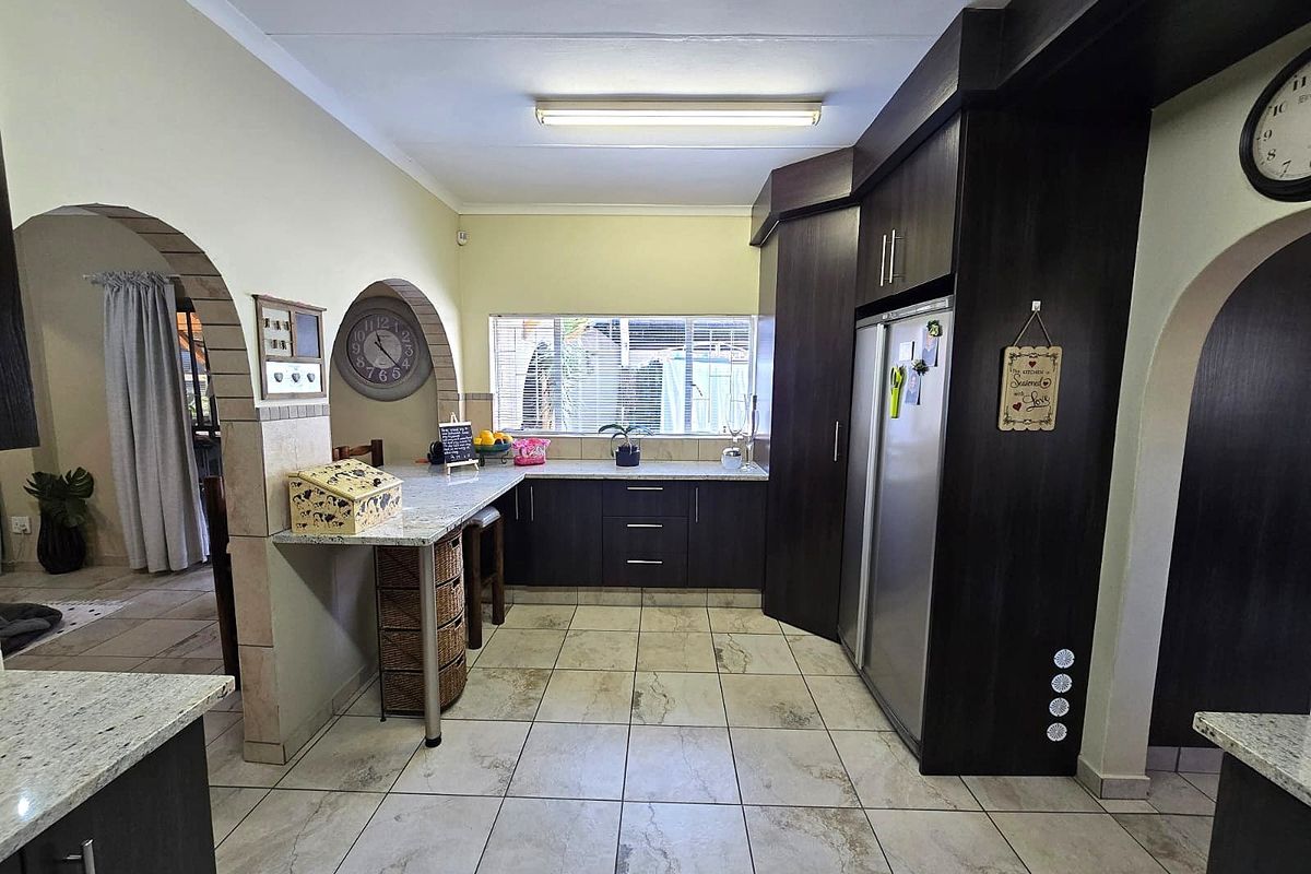 House For Sale in Magalieskruin, Pretoria - Photo 5