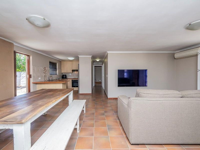 House For Sale in De Oude Spruit, Brackenfell - Photo 7