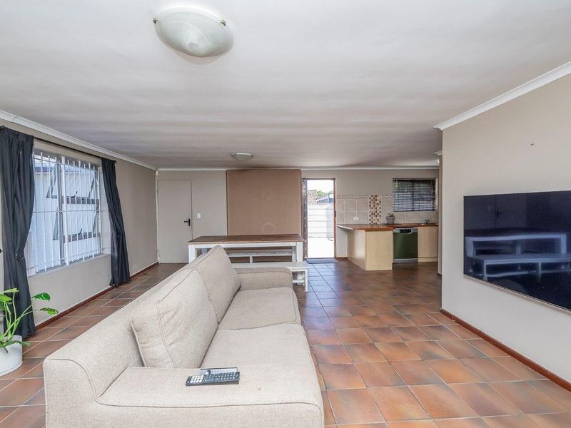 House For Sale in De Oude Spruit, Brackenfell - Photo 6
