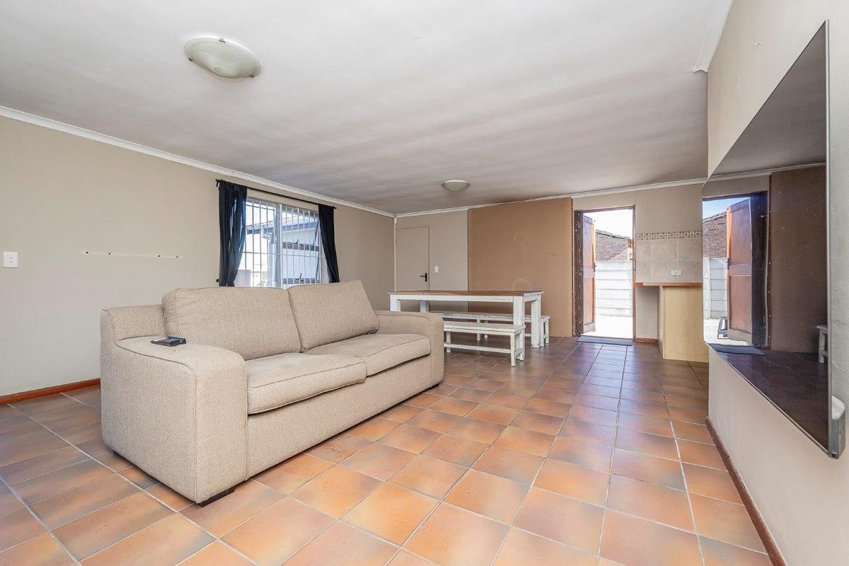House For Sale in De Oude Spruit, Brackenfell - Photo 5