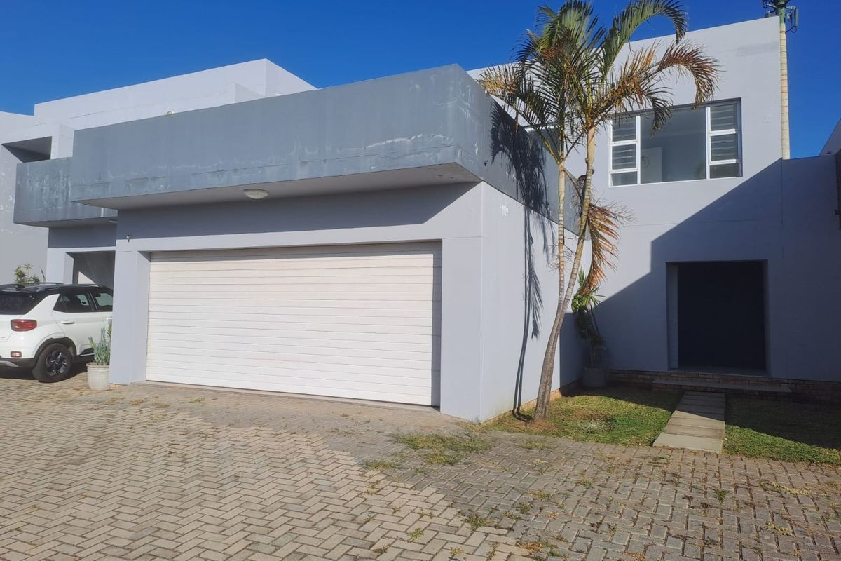 Prestige double story Townhouse Nahoon - IMMEDIATELY AVAILABLE - Photo 2