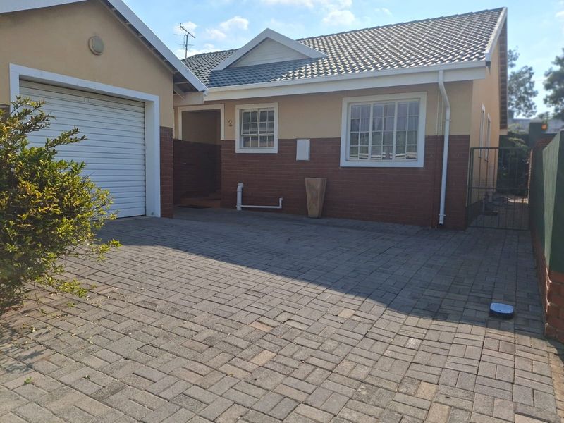 Townhouse for Sale in South Crest, Alberton - Photo 1