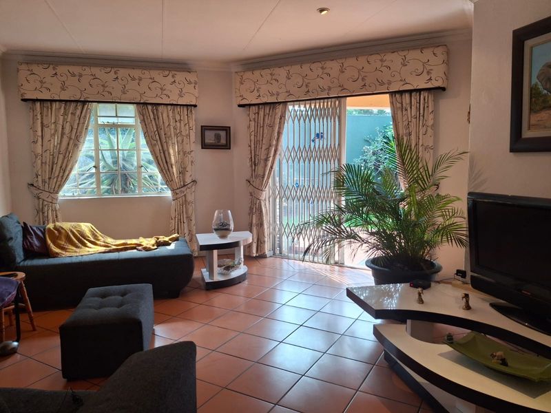 Townhouse for Sale in South Crest, Alberton - Photo 7