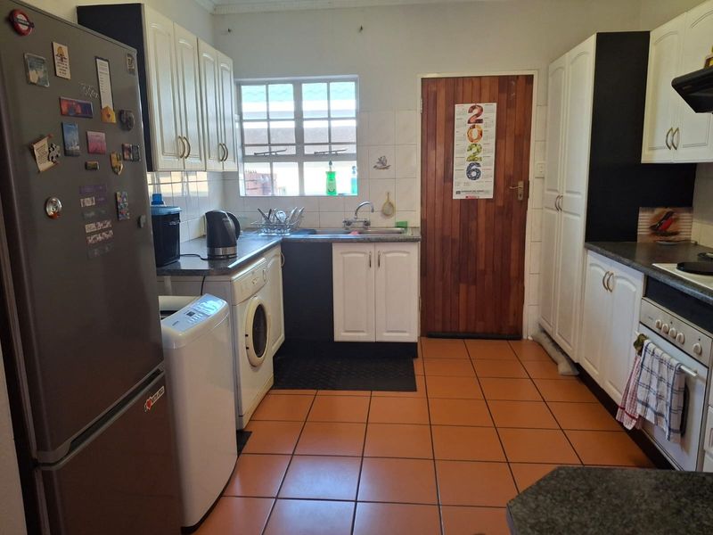 Townhouse for Sale in South Crest, Alberton - Photo 2