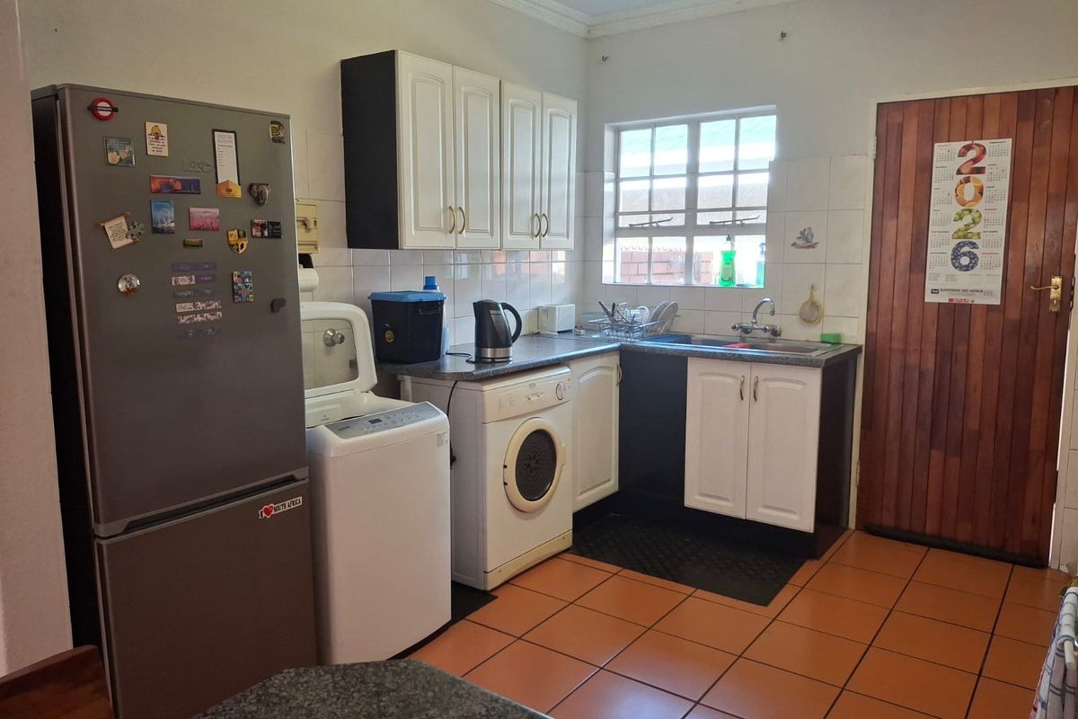 Townhouse for Sale in South Crest, Alberton - Photo 3