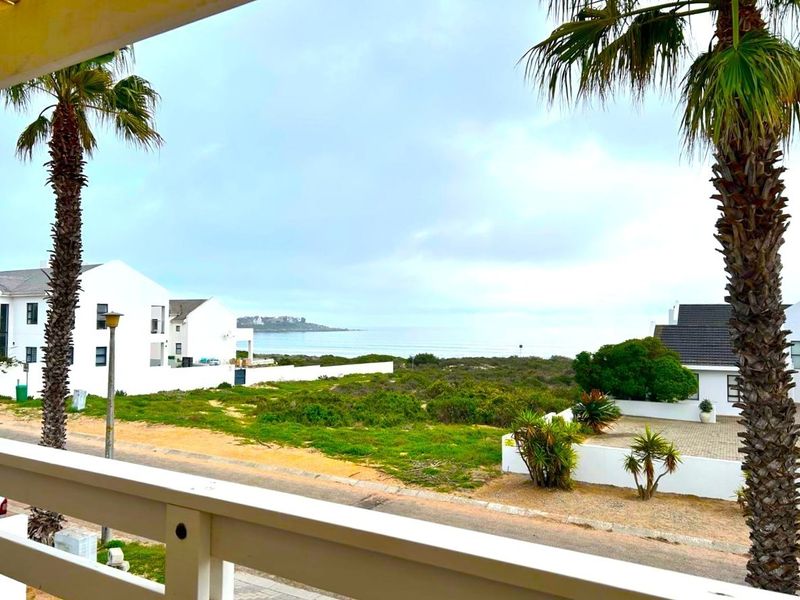 35 Metres to the Beach: Versatile 3-Bedroom Home on Golden Mile. - Photo 1