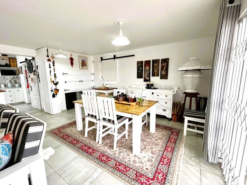 35 Metres to the Beach: Versatile 3-Bedroom Home on Golden Mile. - Photo 8