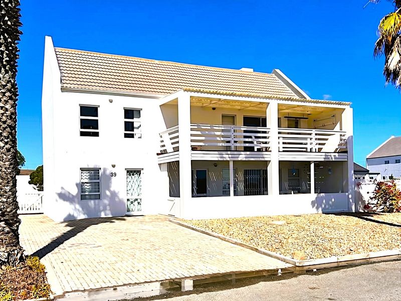35 Metres to the Beach: Versatile 3-Bedroom Home on Golden Mile. - Photo 3