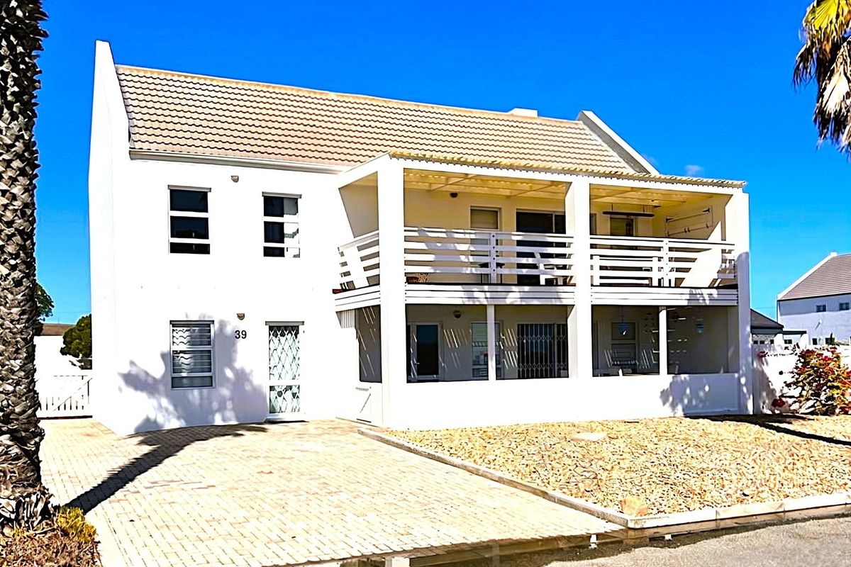 35 Metres to the Beach: Versatile 3-Bedroom Home on Golden Mile. - Photo 3