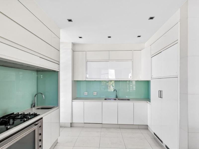 Exceptional Apartment in the Heart of Cape Town City Centre - Photo 10