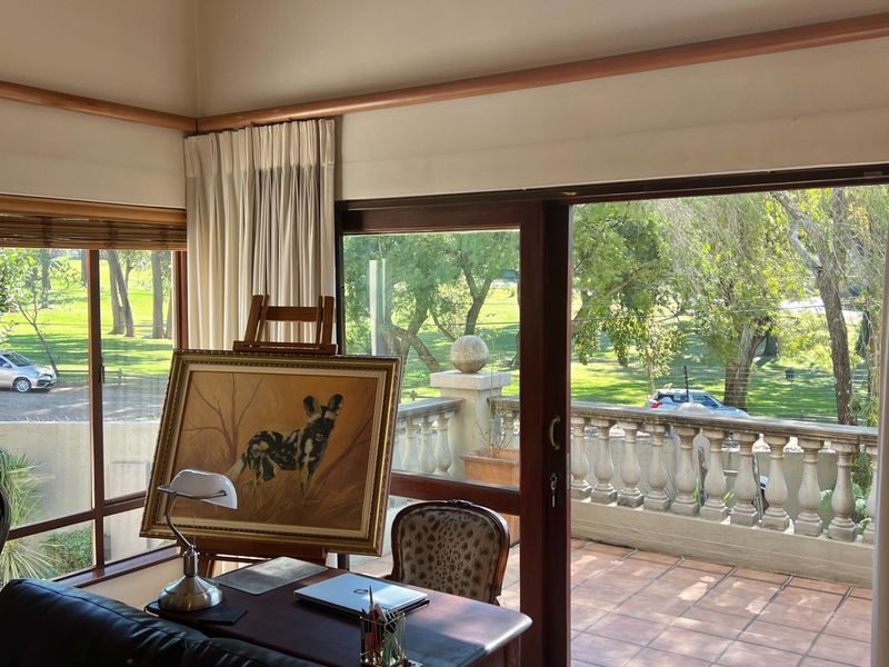 Fully Furnished 2-Bedroom Loft Apartment with Expansive Living Areas and Park Views - Photo 9