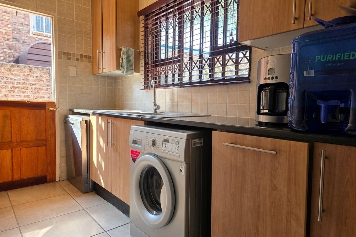 Cluster in Security Estate - 3 Bedroom / 2 Bathroom - Photo 3