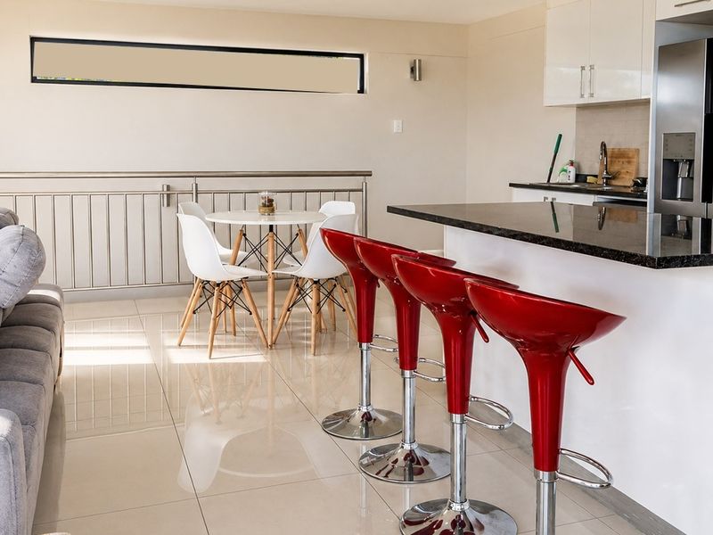 Available 1st July 2026!!!! FURNISHED 2 Beds 2 Baths - Stunning Seaviews!! - Photo 7