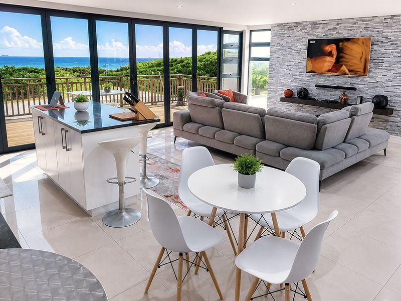 Available 1st July 2026!!!! FURNISHED 2 Beds 2 Baths - Stunning Seaviews!! - Photo 3