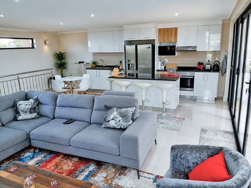 Available 1st July 2026!!!! FURNISHED 2 Beds 2 Baths - Stunning Seaviews!! - Photo 5