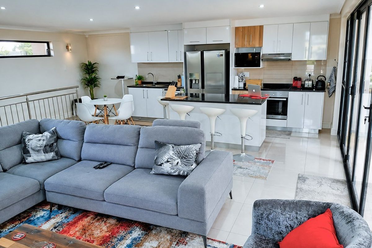 Available 1st July 2026!!!! FURNISHED 2 Beds 2 Baths - Stunning Seaviews!! - Photo 5