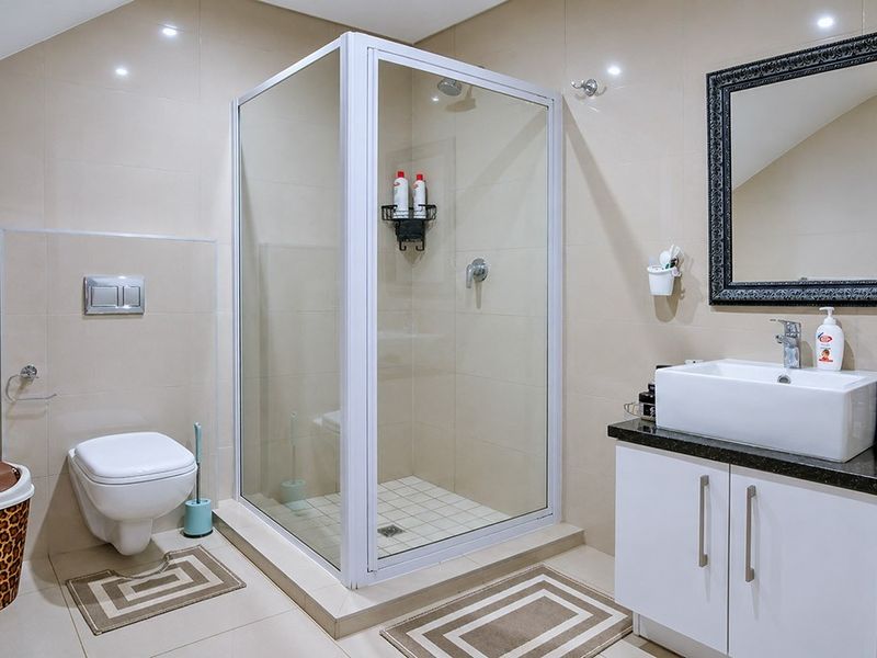Available 1st July 2026!!!! FURNISHED 2 Beds 2 Baths - Stunning Seaviews!! - Photo 10