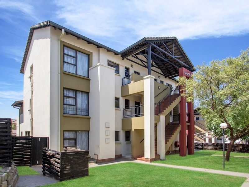 2 Bedroom,1 Bathroom apartment to rent in Noordwyk - Photo 1