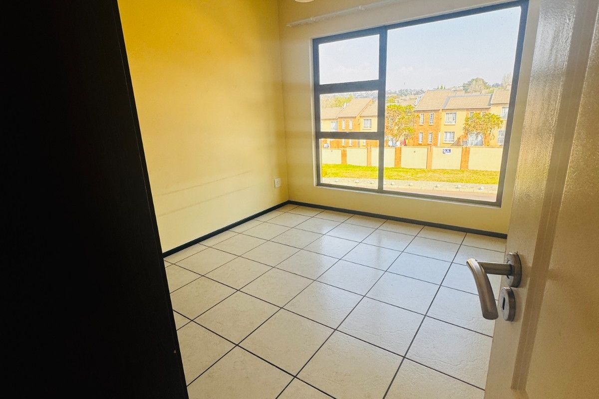 2 Bedroom,1 Bathroom apartment to rent in Noordwyk - Photo 5