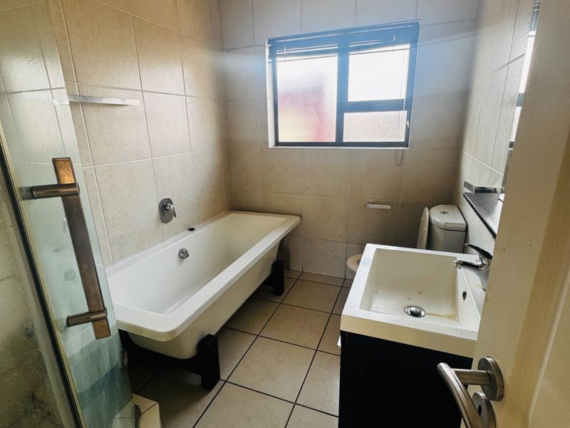 2 Bedroom,1 Bathroom apartment to rent in Noordwyk - Photo 8