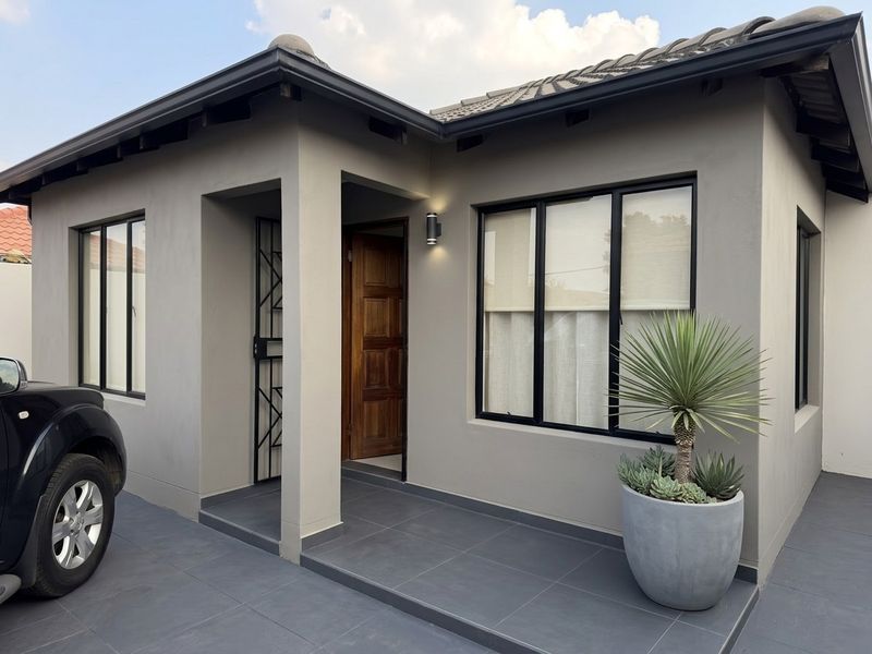 3 Unit Investment Property For Sale in Riverlea, Johannesburg - Photo 2