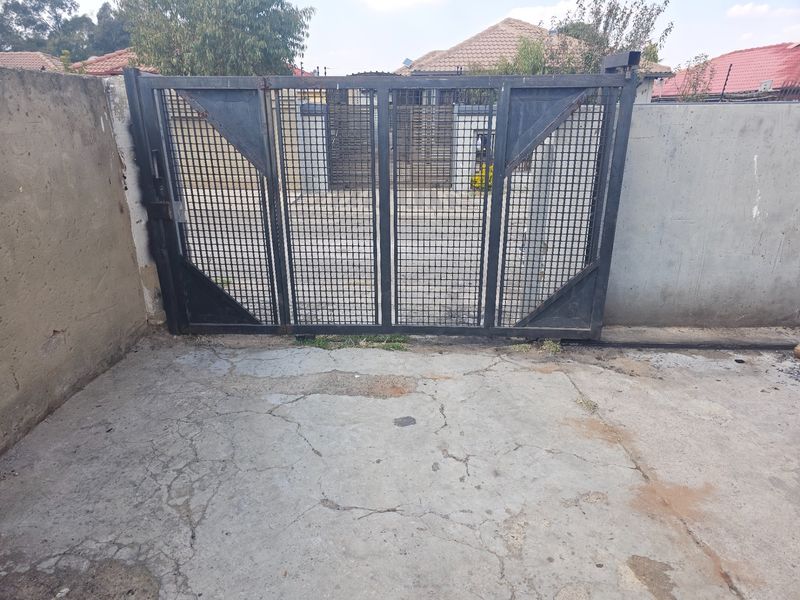 3 Unit Investment Property For Sale in Riverlea, Johannesburg - Photo 3