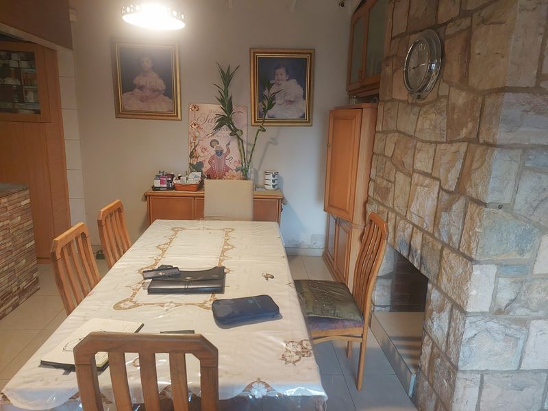 Expansive Family Residence In Musgrave - Photo 9