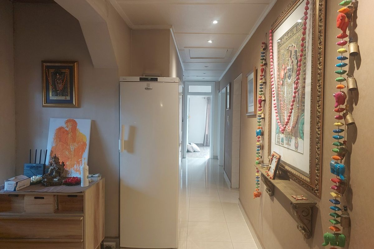 Expansive Family Residence In Musgrave - Photo 5