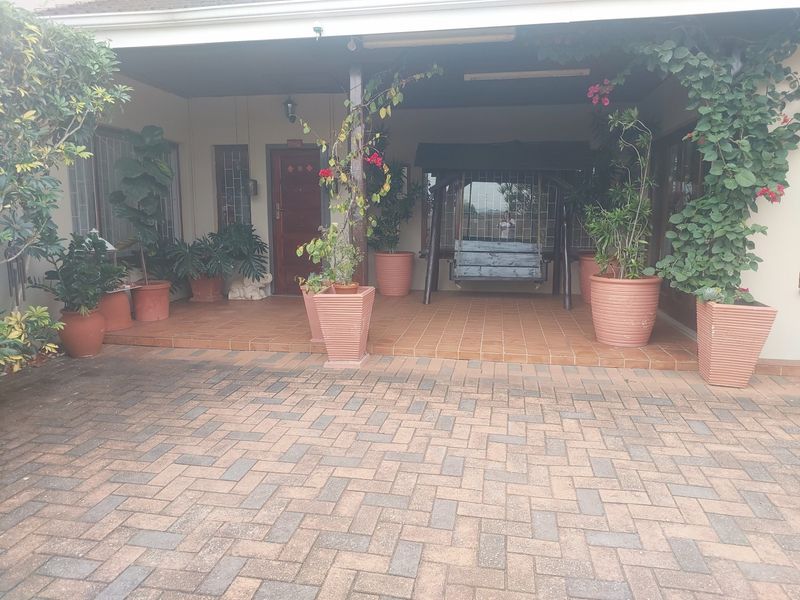 Expansive Family Residence In Musgrave - Photo 2