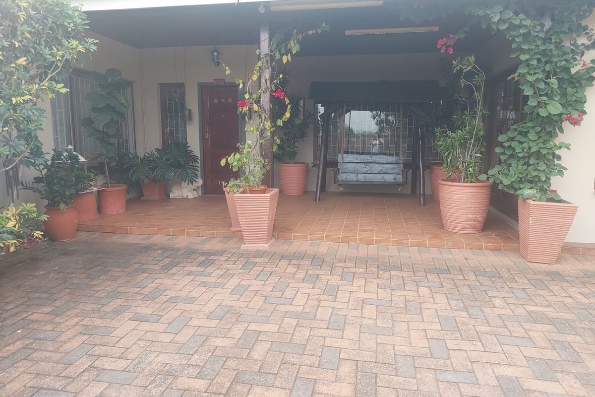Expansive Family Residence In Musgrave - Photo 2