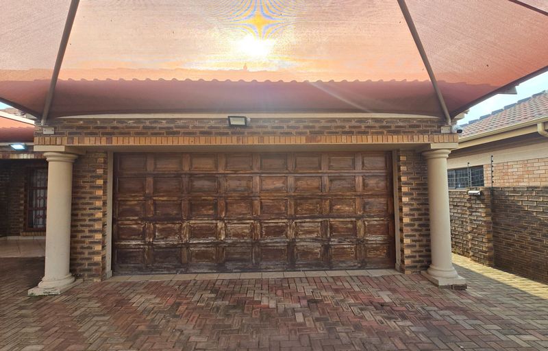 Spacious Face-brick Family Home with Solar Power, Ample Parking and Endless Potential!