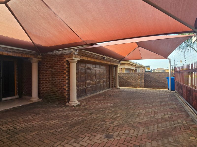 Spacious Face-brick Family Home with Solar Power, Ample Parking and Endless Potential! - Photo 8