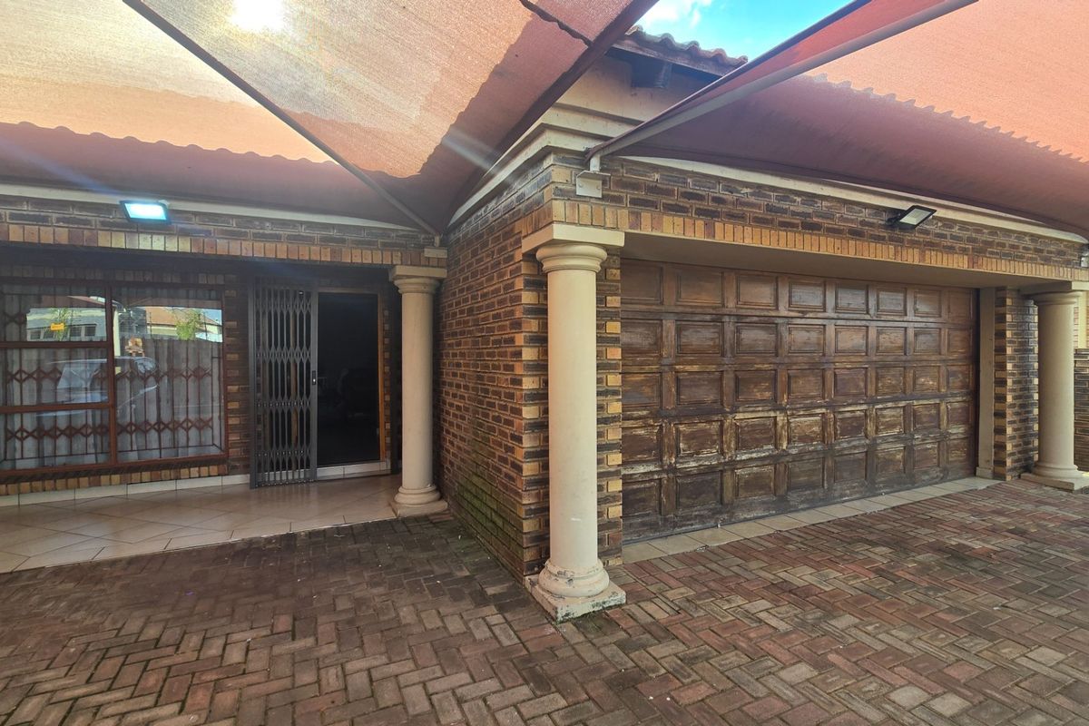 Spacious Face-brick Family Home with Solar Power, Ample Parking and Endless Potential! - Photo 2