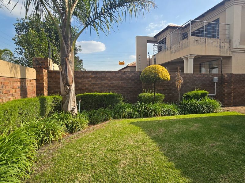 Spacious Face-brick Family Home with Solar Power, Ample Parking and Endless Potential! - Photo 3