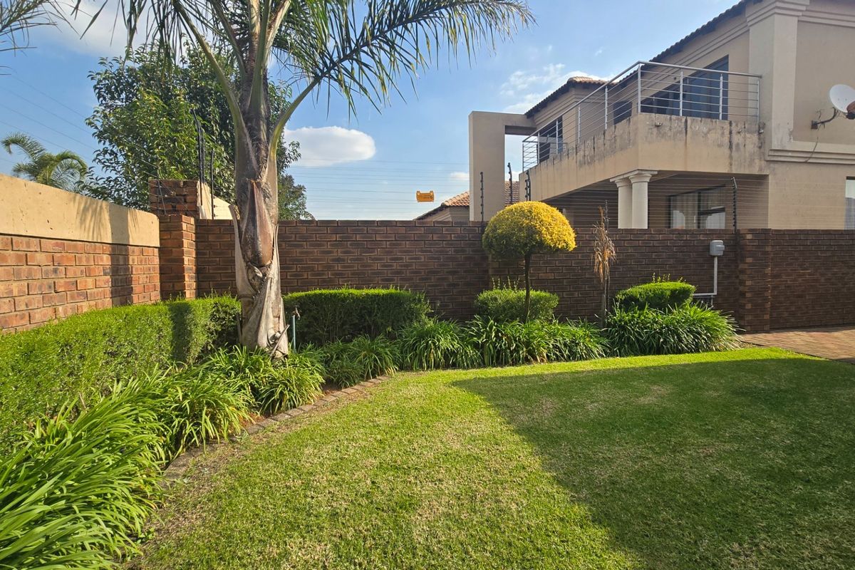 Spacious Face-brick Family Home with Solar Power, Ample Parking and Endless Potential! - Photo 3