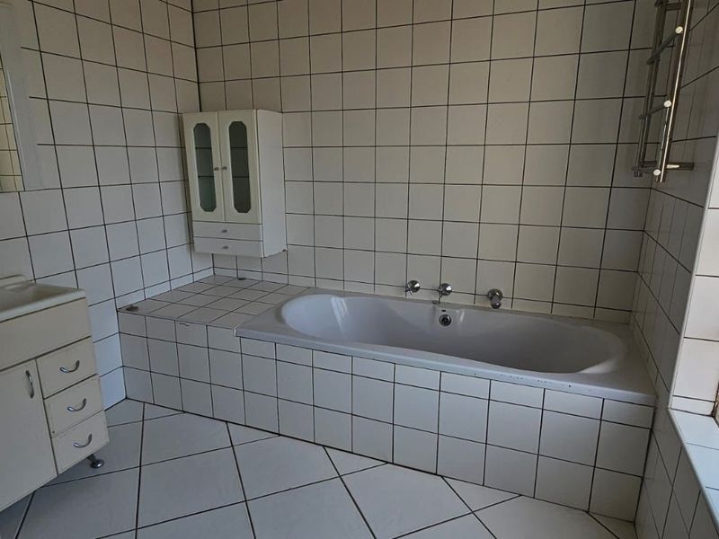Room to Rent in a Communal House in highly sought after Melville, Johannesburg - Photo 10
