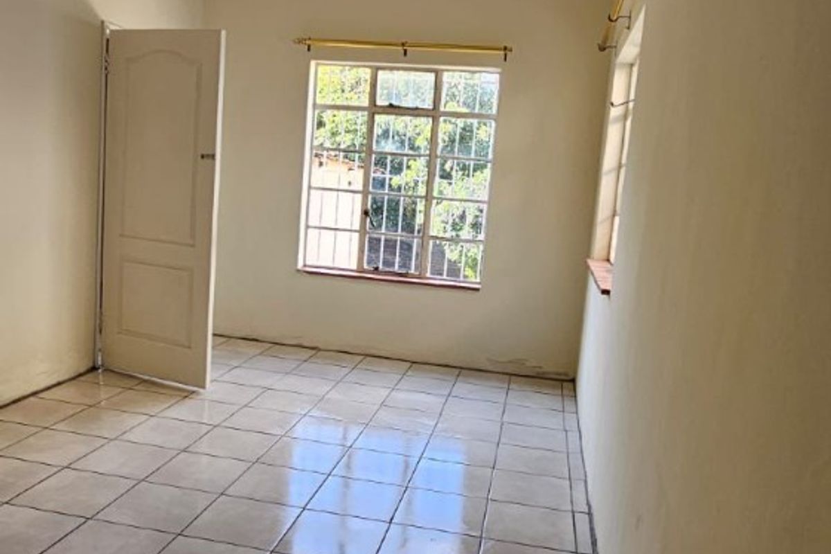 Room to Rent in a Communal House in highly sought after Melville, Johannesburg - Photo 4