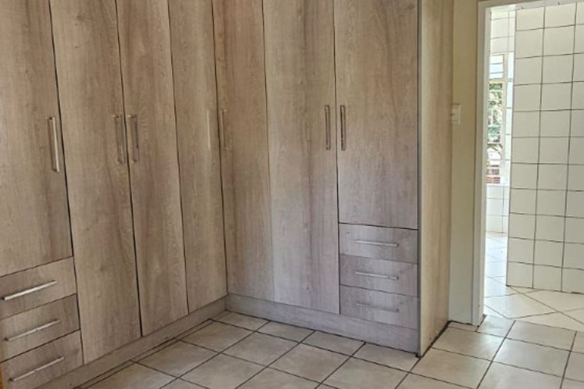 Room to Rent in a Communal House in highly sought after Melville, Johannesburg - Photo 5