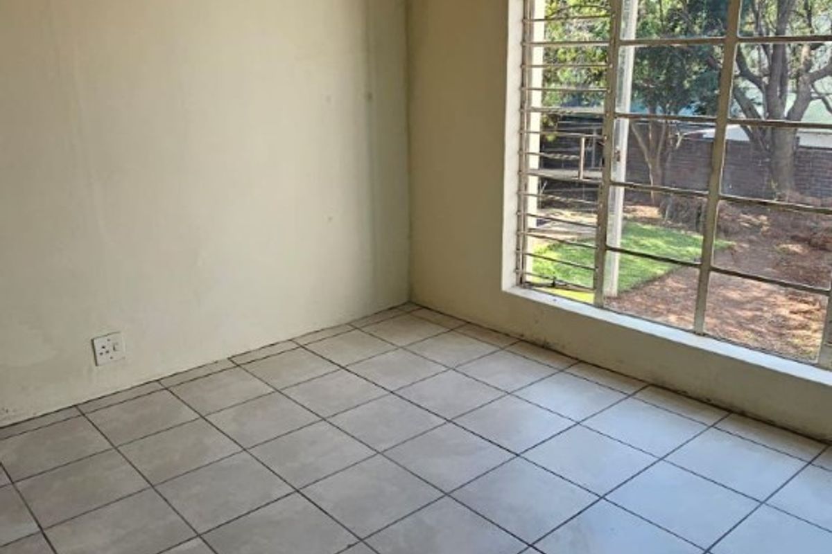 Room to Rent in a Communal House in highly sought after Melville, Johannesburg - Photo 3