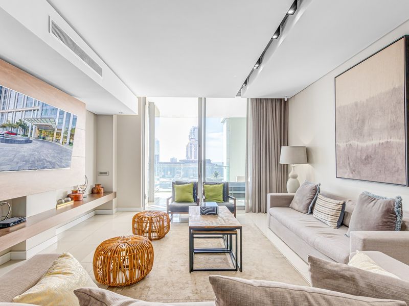 Impeccably Furnished 3-Bedroom Penthouse in the Prestigious Embassy Towers - Photo 1