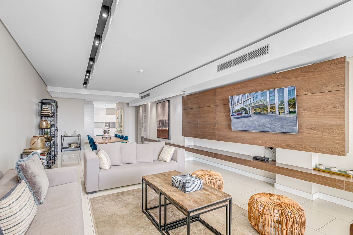 Impeccably Furnished 3-Bedroom Penthouse in the Prestigious Embassy Towers - Photo 3