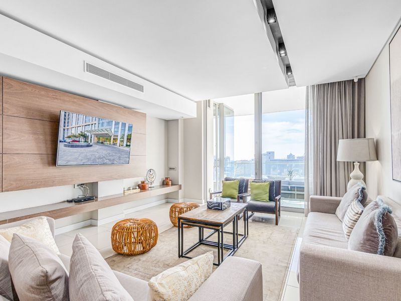 Impeccably Furnished 3-Bedroom Penthouse in the Prestigious Embassy Towers - Photo 2